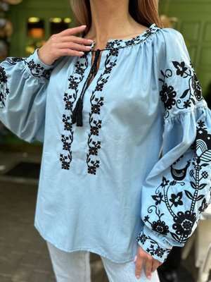 Жіноча блуза з вишивкою на рукавах 10000-244 фото