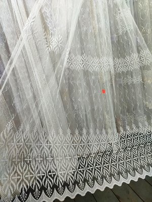 Фатинова тюль білого кольору з вишивкою 85317 фото